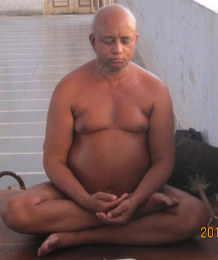 Acharya Shri 108 Aarjav Sagar Ji Maharaj (Futera Kalan)