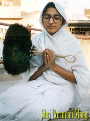Aryika Shri 105 Purnmati Mata Ji